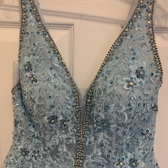 Blue grad dress - Picture 8 of 9